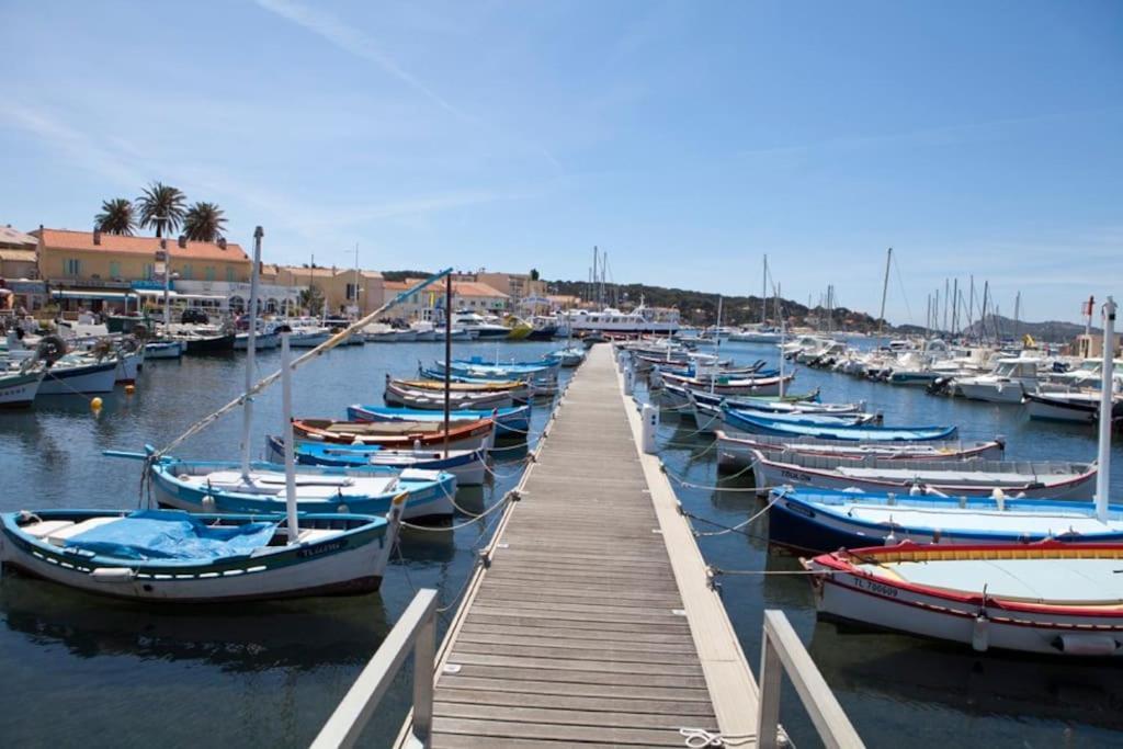 Bel Appartement Sur Le Port Du Brusc Avec Sa Place De Parking Privative. Сис-Фур-Ле-Пляж Экстерьер фото